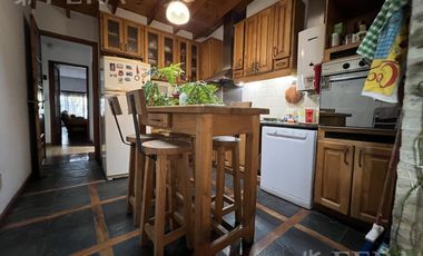 Venta Casa 4 ambientes con cochera y fondo con quincho en Bernal