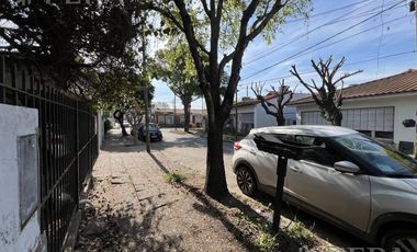 Venta Casa 4 ambientes con cochera y fondo con quincho en Bernal