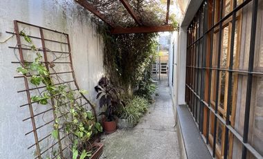 Venta Casa 4 ambientes con cochera y fondo con quincho en Bernal