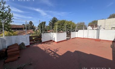 Venta Casa 4 ambientes con cochera y fondo con quincho en Bernal