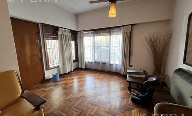 Venta Casa 4 ambientes con cochera y fondo con quincho en Bernal