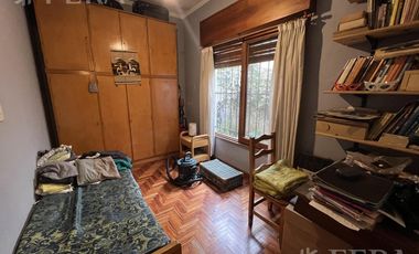 Venta Casa 4 ambientes con cochera y fondo con quincho en Bernal