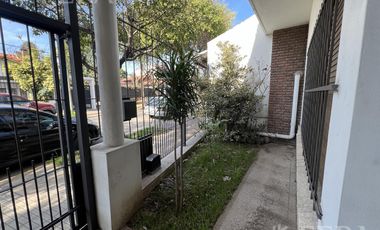 Venta Casa 4 ambientes con cochera y fondo con quincho en Bernal