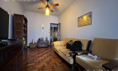 Venta Casa 4 ambientes con cochera y fondo con quincho en Bernal