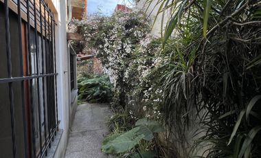 Venta Casa 4 ambientes con cochera y fondo con quincho en Bernal