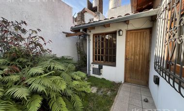 Venta Casa 4 ambientes con cochera y fondo con quincho en Bernal