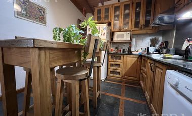 Venta Casa 4 ambientes con cochera y fondo con quincho en Bernal