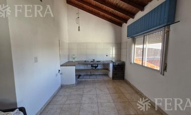 Venta casa multifamiliar con cochera en Villa Dominico