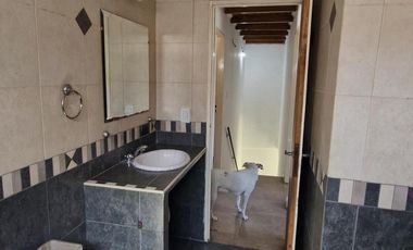 Venta casa multifamiliar con cochera en Villa Dominico