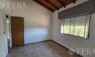 Venta casa multifamiliar con cochera en Villa Dominico