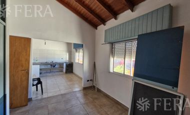Venta casa multifamiliar con cochera en Villa Dominico