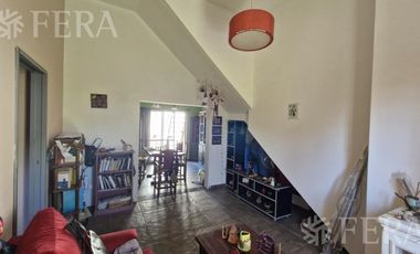 Venta casa multifamiliar con cochera en Villa Dominico