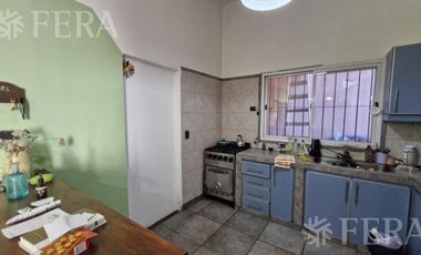Venta casa multifamiliar con cochera en Villa Dominico