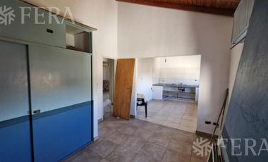 Venta casa multifamiliar con cochera en Villa Dominico