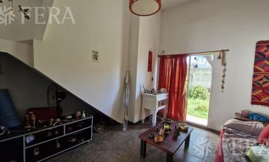 Venta casa multifamiliar con cochera en Villa Dominico