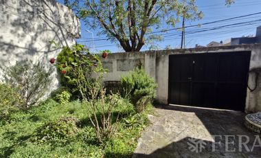 Venta casa multifamiliar con cochera en Villa Dominico