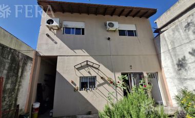 Venta casa multifamiliar con cochera en Villa Dominico