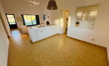 Casa 2 Hab, 3 Baños, Pileta, Barrio Los Troncos, Suipacha esquina Ramírez  - Funes.