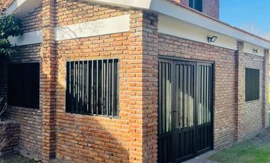 Casa 2 Hab, 3 Baños, Pileta, Barrio Los Troncos, Suipacha esquina Ramírez  - Funes.