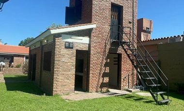 Casa 2 Hab, 3 Baños, Pileta, Barrio Los Troncos, Suipacha esquina Ramírez  - Funes.