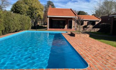 Casa 2 Hab, 3 Baños, Pileta, Barrio Los Troncos, Suipacha esquina Ramírez  - Funes.