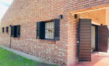 Casa 2 Hab, 3 Baños, Pileta, Barrio Los Troncos, Suipacha esquina Ramírez  - Funes.