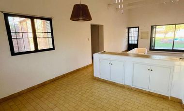 Casa 2 Hab, 3 Baños, Pileta, Barrio Los Troncos, Suipacha esquina Ramírez  - Funes.