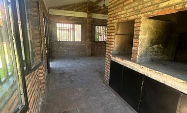 Casa 2 Hab, 3 Baños, Pileta, Barrio Los Troncos, Suipacha esquina Ramírez  - Funes.