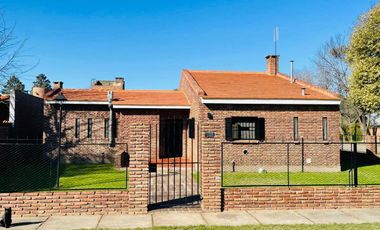Casa 2 Hab, 3 Baños, Pileta, Barrio Los Troncos, Suipacha esquina Ramírez  - Funes.
