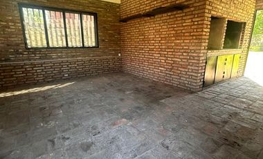 Casa 2 Hab, 3 Baños, Pileta, Barrio Los Troncos, Suipacha esquina Ramírez  - Funes.