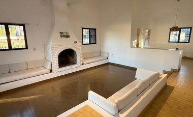 Casa 2 Hab, 3 Baños, Pileta, Barrio Los Troncos, Suipacha esquina Ramírez  - Funes.