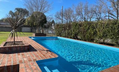 Casa 2 Hab, 3 Baños, Pileta, Barrio Los Troncos, Suipacha esquina Ramírez  - Funes.