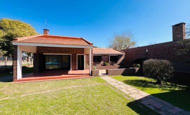 Casa 2 Hab, 3 Baños, Pileta, Barrio Los Troncos, Suipacha esquina Ramírez  - Funes.