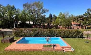 Casa 2 Hab, 3 Baños, Pileta, Barrio Los Troncos, Suipacha esquina Ramírez  - Funes.