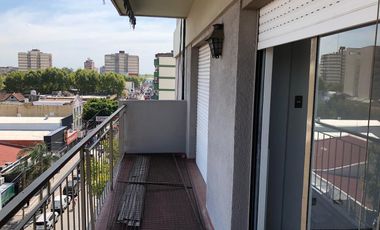 Departamento en 5 to piso a la calle - Balcon - 3 baños