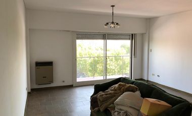 Departamento en 5 to piso a la calle - Balcon - 3 baños