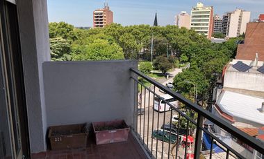 Departamento en 5 to piso a la calle - Balcon - 3 baños