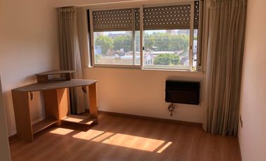 Departamento en 5 to piso a la calle - Balcon - 3 baños