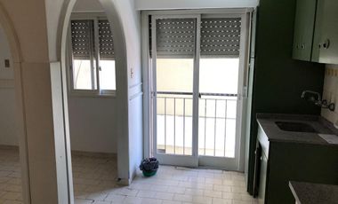 Departamento en 5 to piso a la calle - Balcon - 3 baños