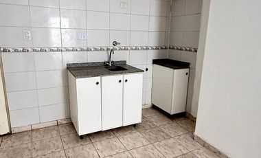 Monoambiente en planta baja con patio   cochera en Córdoba al 1100, Zona Centro