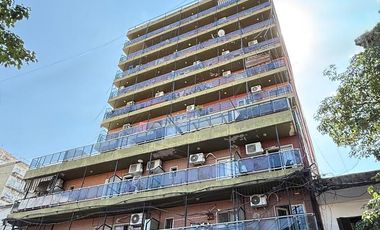 Monoambiente en planta baja con patio   cochera en Córdoba al 1100, Zona Centro