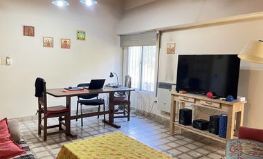 Casa en venta, s/ lote 730m2 180m cubiertos 3 dormi, quincho, parque, cochera 2 autos, Villa Elisa