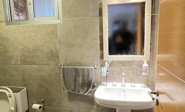 Casa en venta, s/ lote 730m2 180m cubiertos 3 dormi, quincho, parque, cochera 2 autos, Villa Elisa