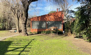 Casa en venta, s/ lote 730m2 180m cubiertos 3 dormi, quincho, parque, cochera 2 autos, Villa Elisa