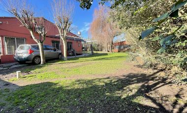 Casa en venta, s/ lote 730m2 180m cubiertos 3 dormi, quincho, parque, cochera 2 autos, Villa Elisa