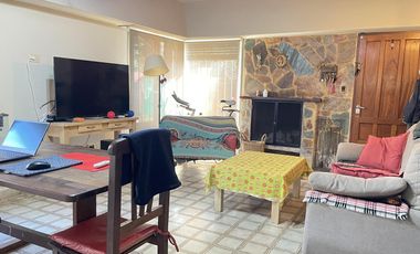 Casa en venta, s/ lote 730m2 180m cubiertos 3 dormi, quincho, parque, cochera 2 autos, Villa Elisa