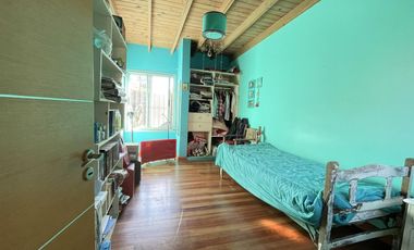 Casa en venta, s/ lote 730m2 180m cubiertos 3 dormi, quincho, parque, cochera 2 autos, Villa Elisa