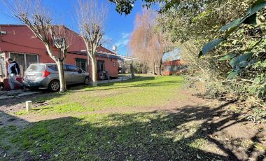 Casa en venta, s/ lote 730m2 180m cubiertos 3 dormi, quincho, parque, cochera 2 autos, Villa Elisa