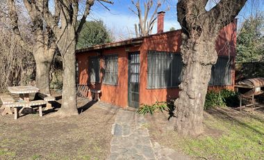 Casa en venta, s/ lote 730m2 180m cubiertos 3 dormi, quincho, parque, cochera 2 autos, Villa Elisa