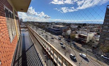 Departamento tres ambientes con cochera espacio guardacoche en alquiler en Wilde